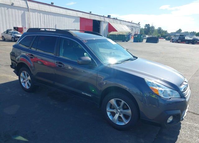 2014 SUBARU Outback