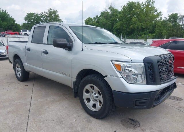 2017 NISSAN Titan