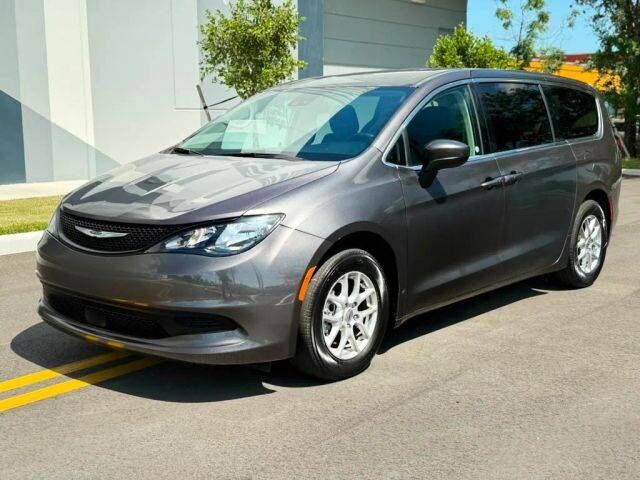 2023 CHRYSLER Voyager