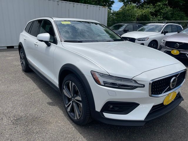 2026 VOLVO V60CC