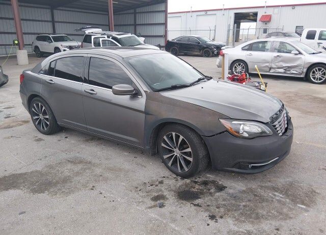 2013 CHRYSLER 200