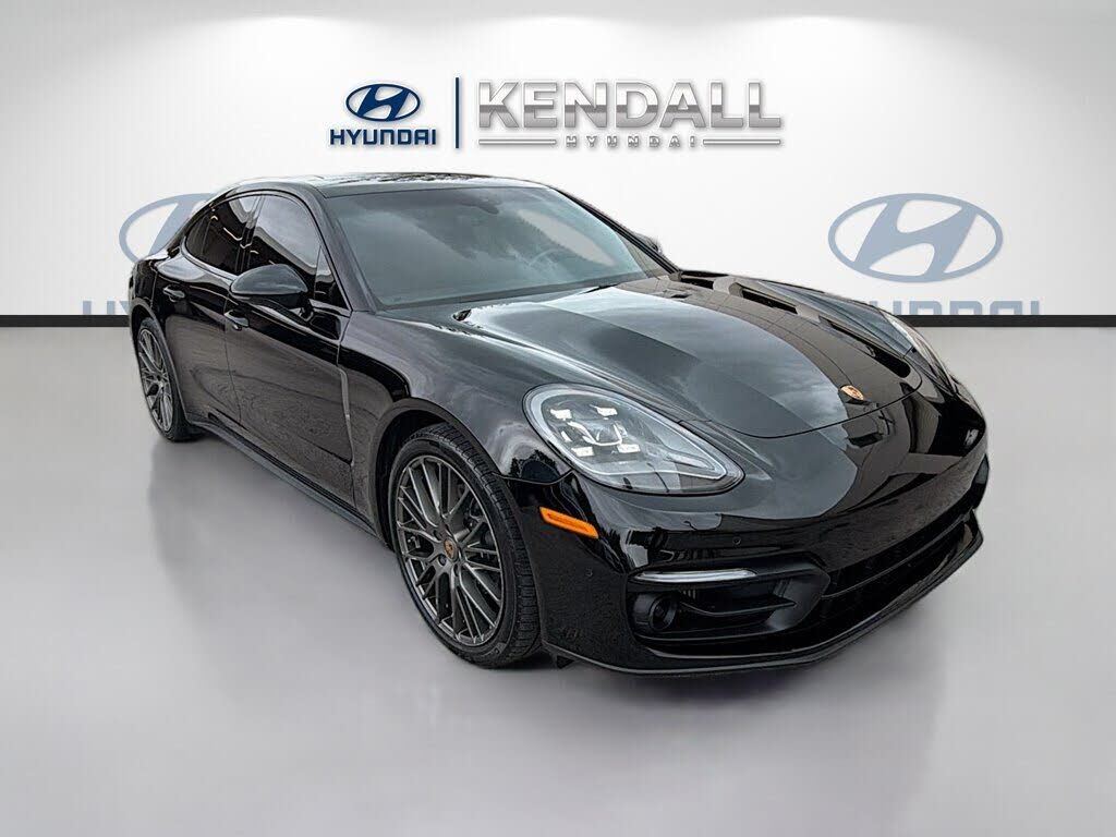 2023 PORSCHE Panamera