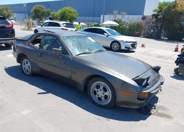 1985 PORSCHE 944