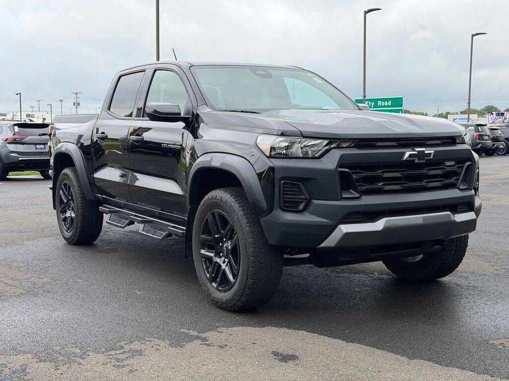 2025 CHEVROLET Colorado