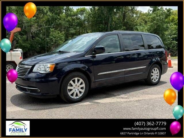 2014 CHRYSLER Town and Country