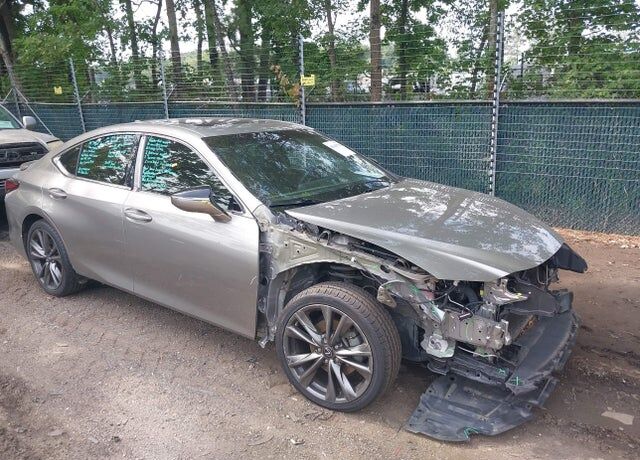2020 LEXUS ES