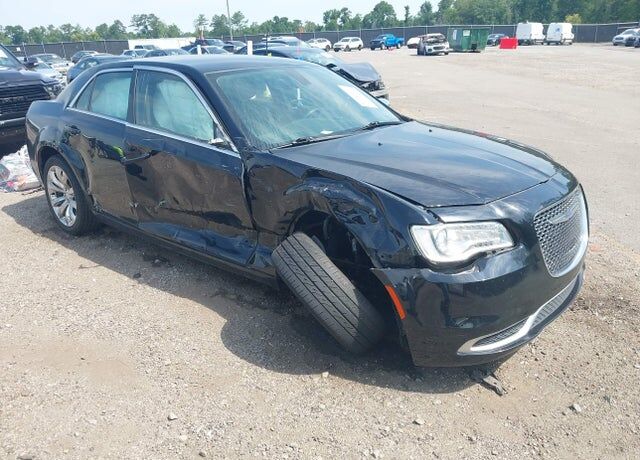 2019 CHRYSLER 300
