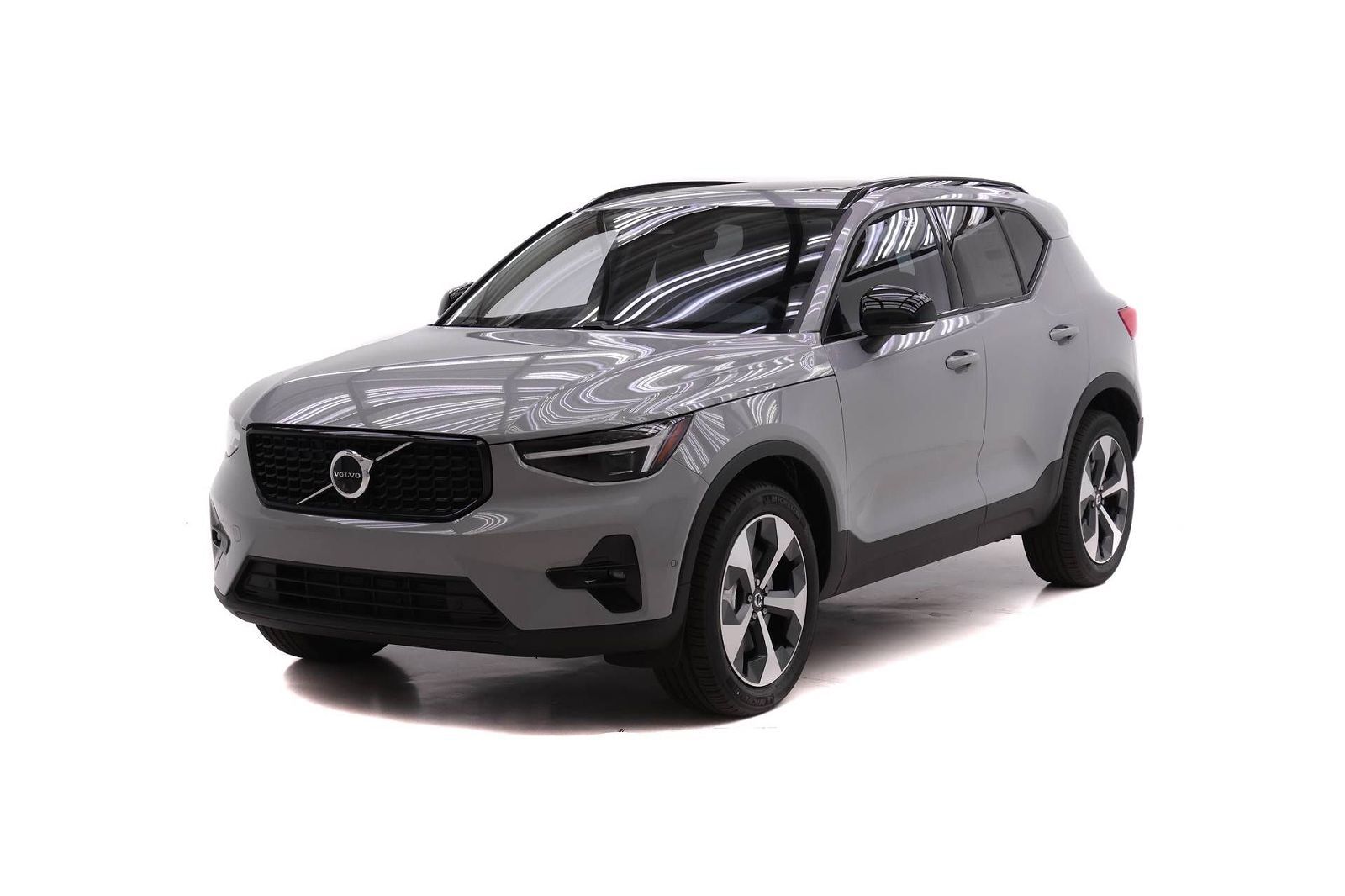 2026 VOLVO XC40