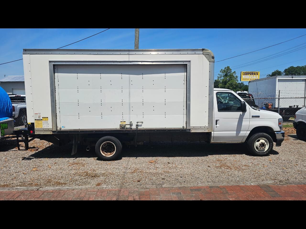 2022 FORD E-450