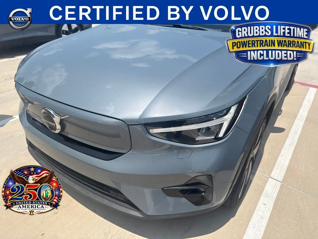 2023 VOLVO C40