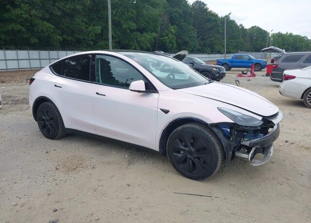 2025 TESLA Model Y