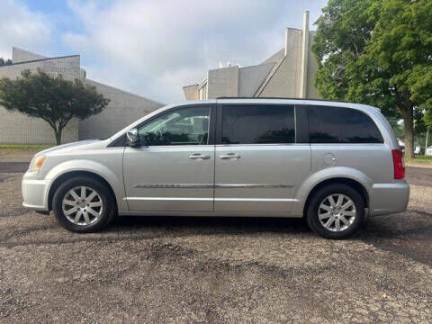 2012 CHRYSLER Town and Country