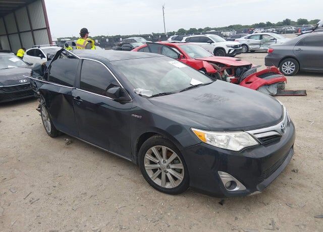 2013 TOYOTA Camry