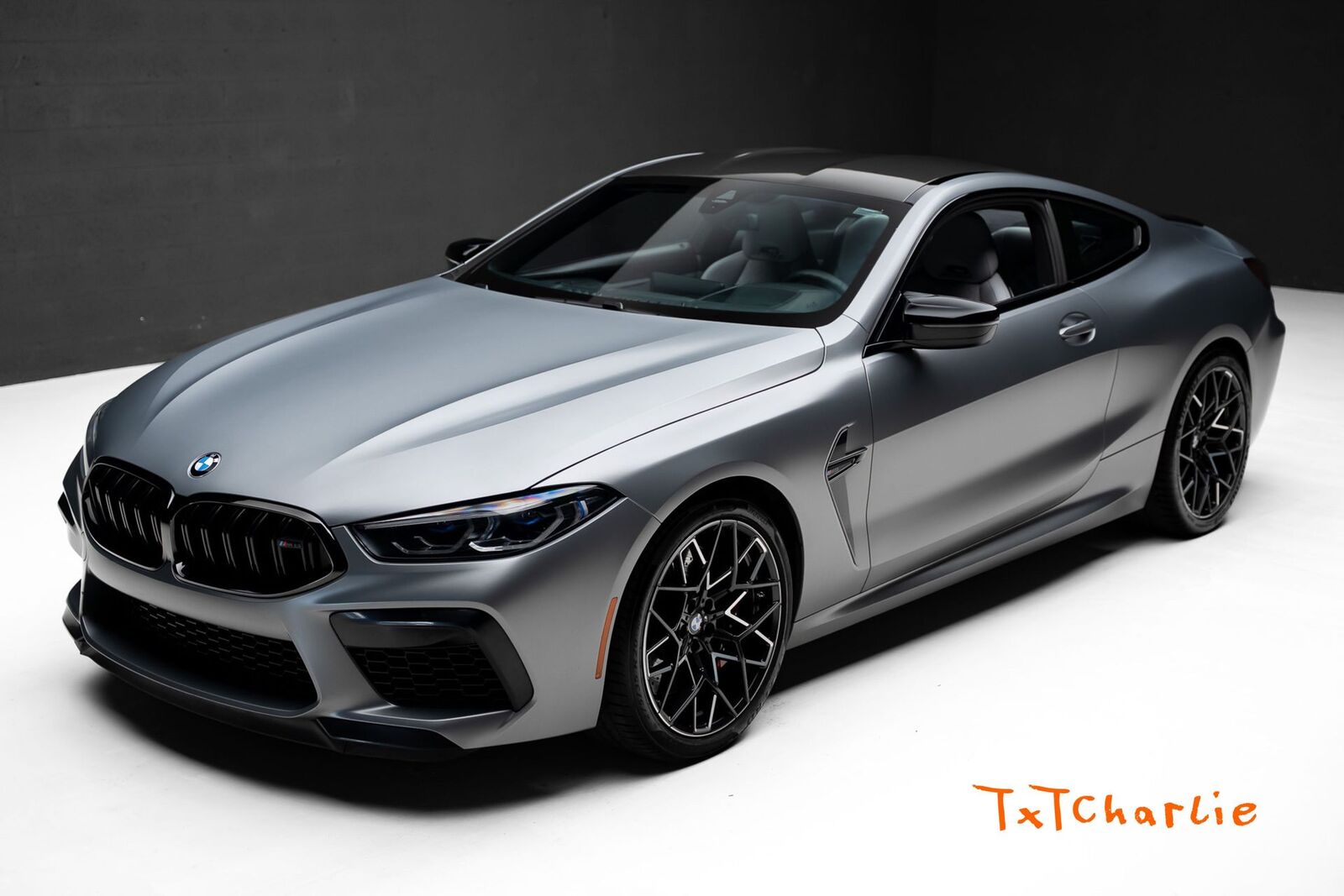 2023 BMW M8
