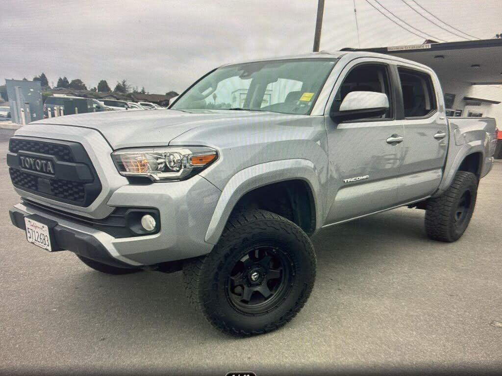 2018 TOYOTA Tacoma