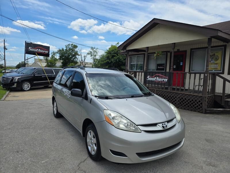 2010 TOYOTA Sienna