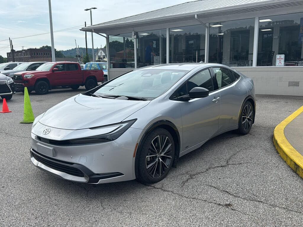 2024 TOYOTA PRIUS