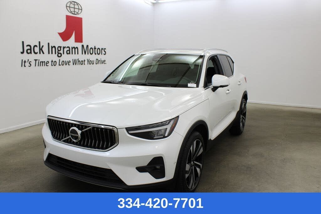 2024 VOLVO XC40