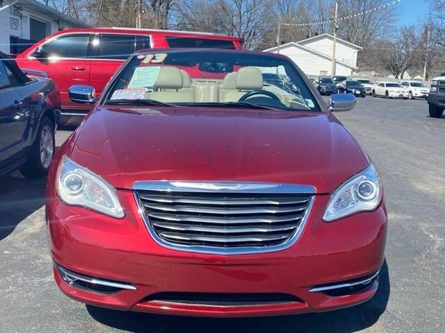 2013 CHRYSLER 200