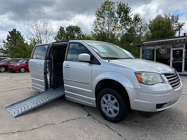 2009 CHRYSLER Town and Country