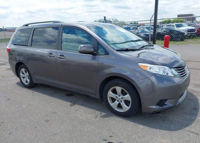 2015 TOYOTA Sienna