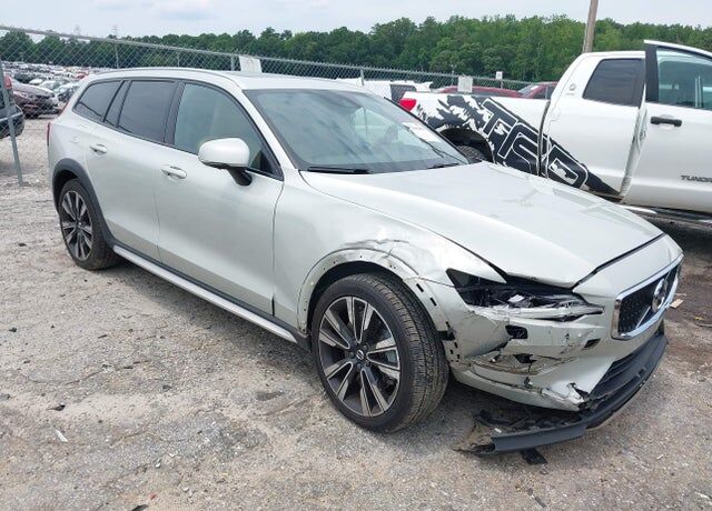2020 VOLVO V60CC
