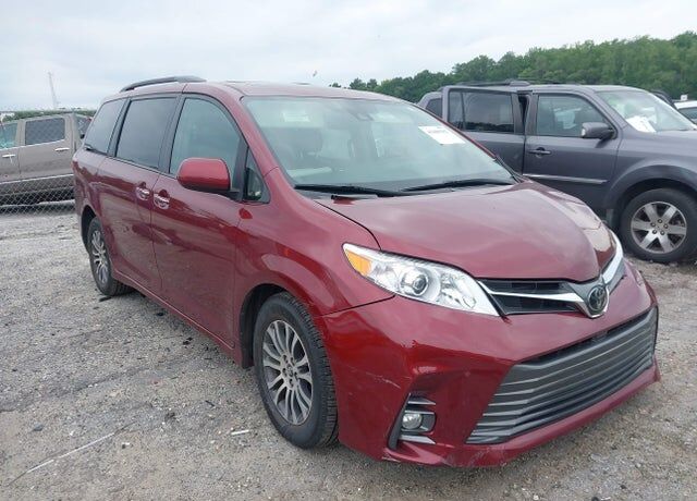 2019 TOYOTA Sienna