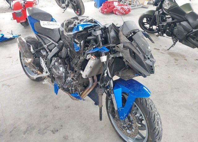 2025 SUZUKI GSX-8R
