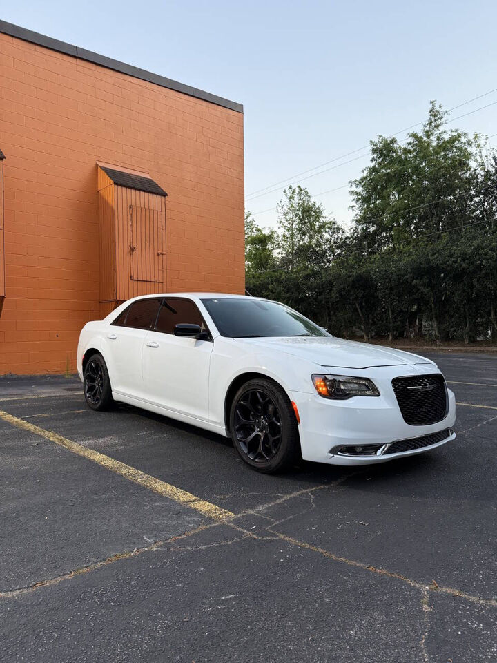 2019 CHRYSLER 300