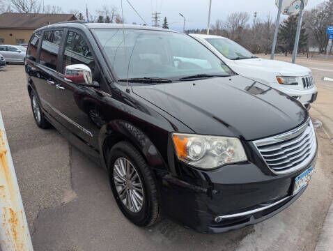 2014 CHRYSLER Town and Country