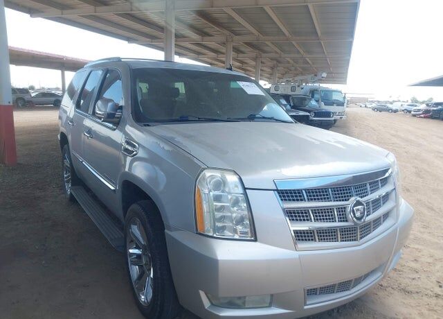 2010 CADILLAC Escalade