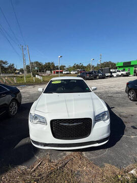 2019 CHRYSLER 300