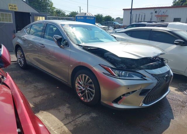 2019 LEXUS ES