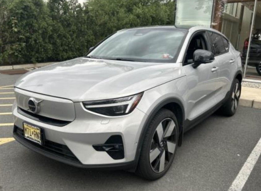 2023 VOLVO C40