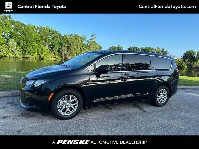 2023 CHRYSLER Voyager
