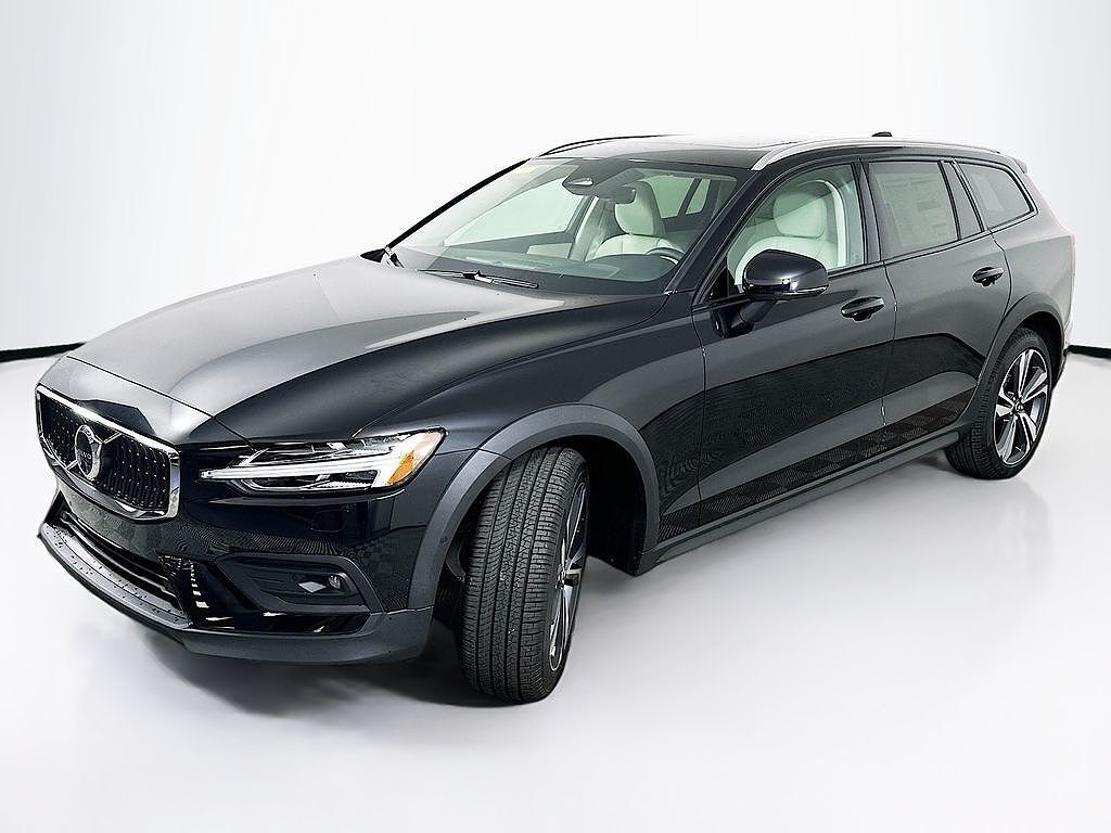 2026 VOLVO V60CC