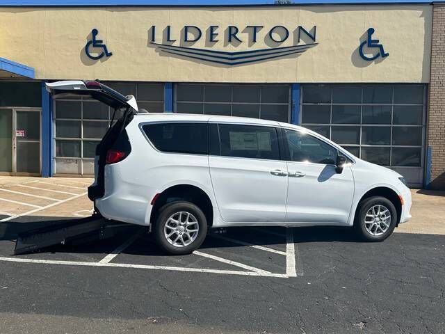 2026 CHRYSLER Voyager