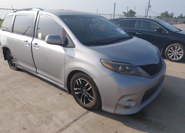 2016 TOYOTA Sienna