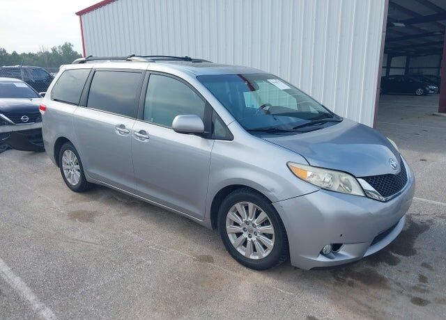 2012 TOYOTA Sienna
