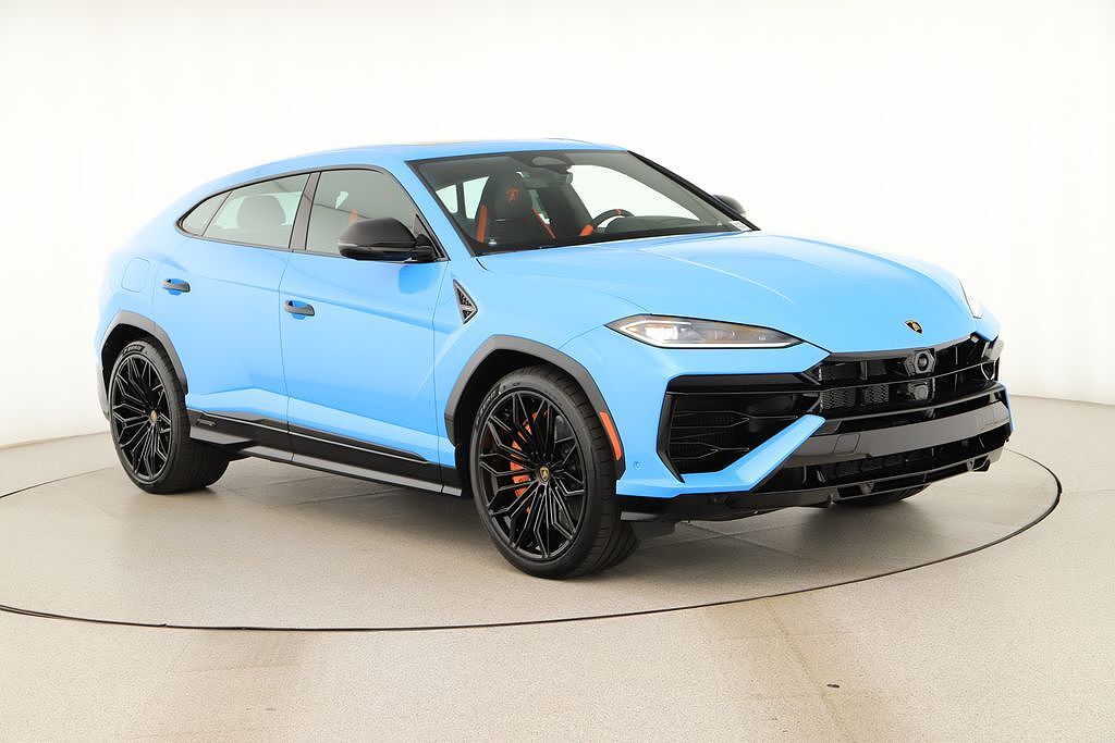2026 LAMBORGHINI URUS
