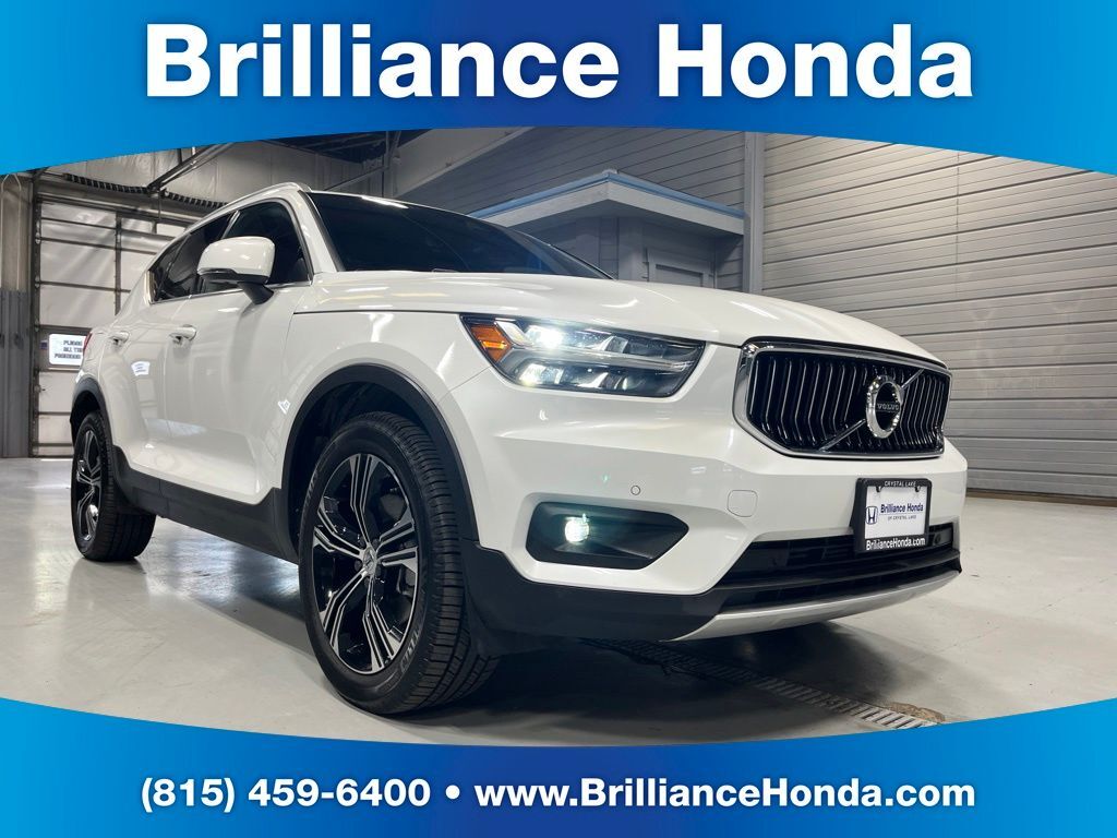 2021 VOLVO XC40