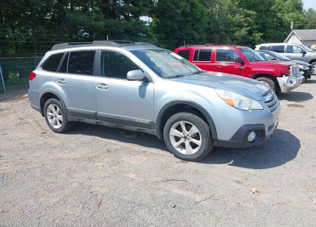 2013 SUBARU Outback