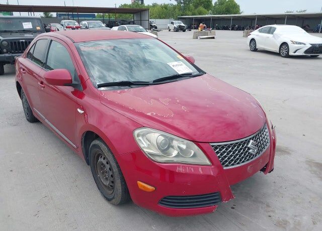 2013 SUZUKI Kizashi