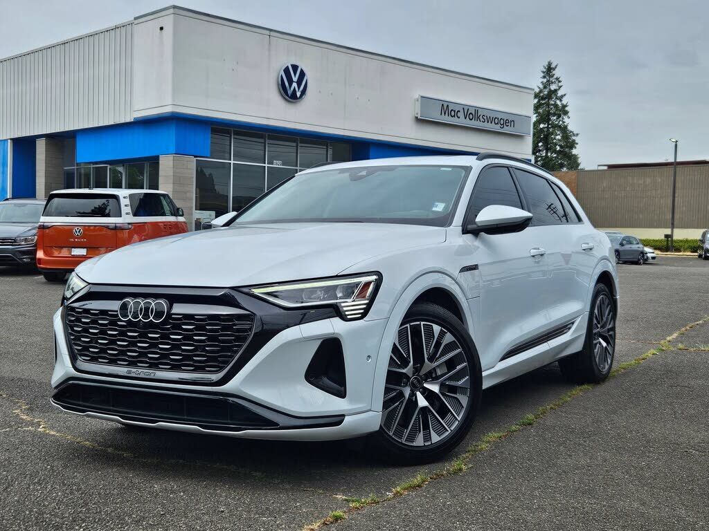2024 AUDI Q8