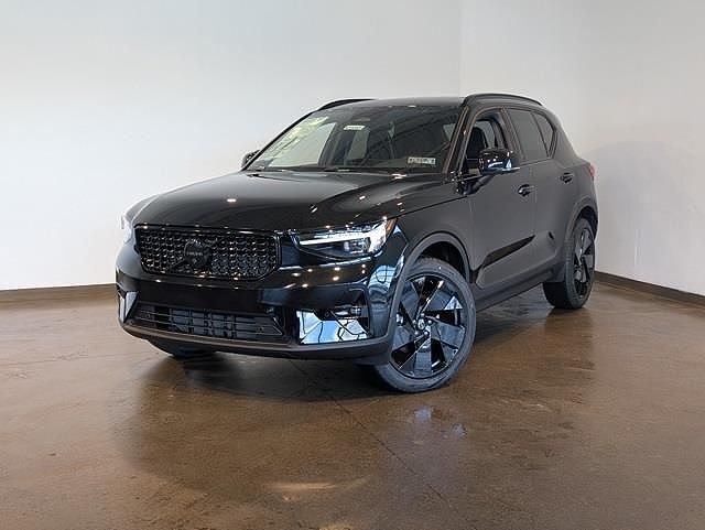 2026 VOLVO XC40