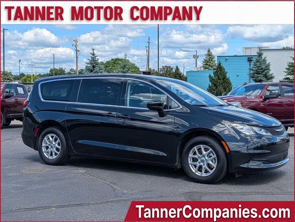2023 CHRYSLER Voyager