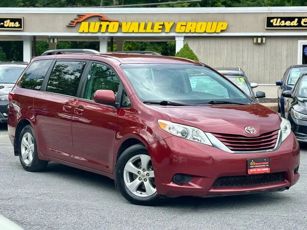 2017 TOYOTA Sienna