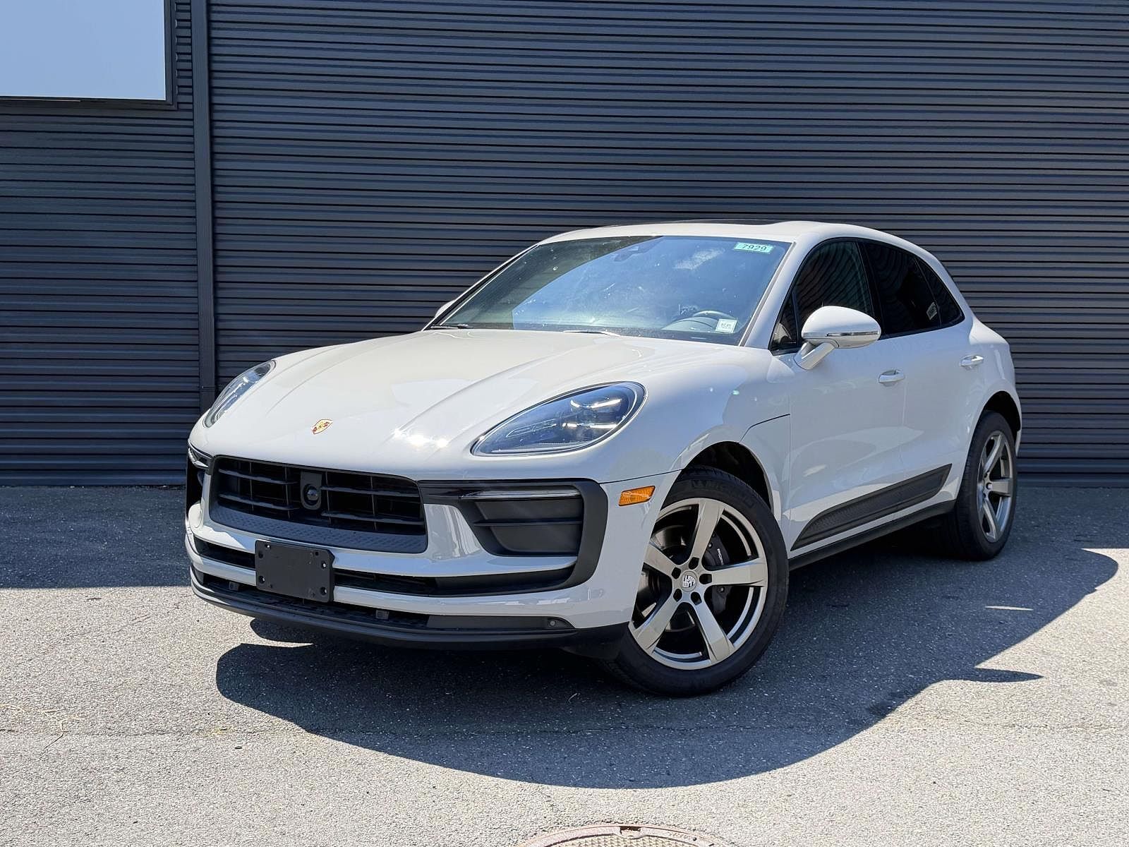 2024 PORSCHE Macan