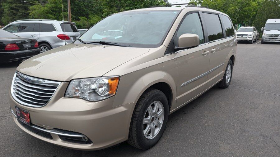 2013 CHRYSLER Town and Country