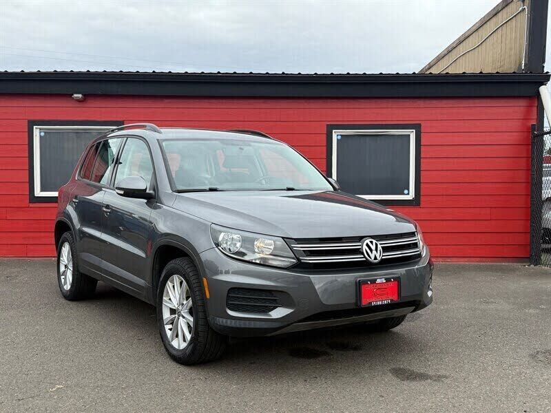 2017 VOLKSWAGEN Tiguan